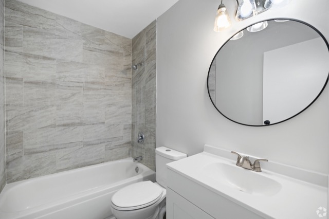 Wingate bathroom photo 1