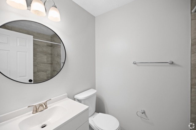 Wingate bathroom photo 2