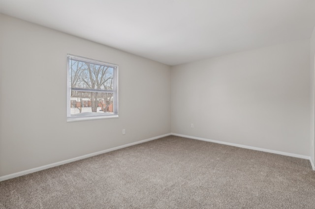 Wingate bedroom photo 4