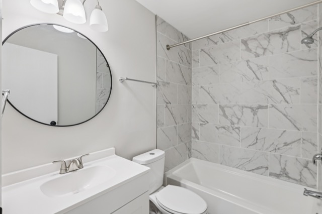 Wingate bathroom photo 4